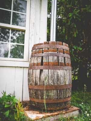 Jak podłączyć beczkę na deszczówkę?