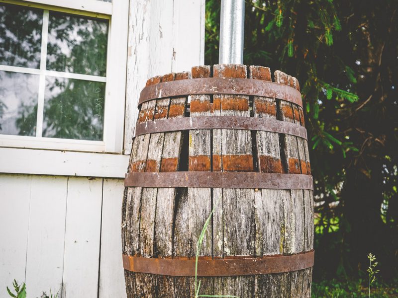 Jak podłączyć beczkę na deszczówkę?