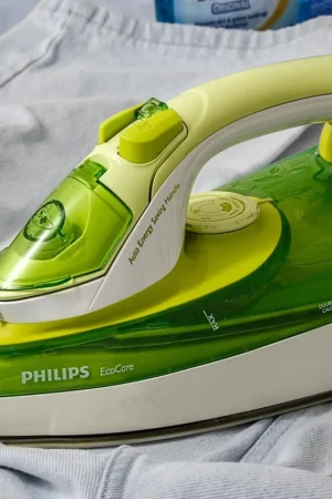 Perfekcyjne prasowanie: odkryj zalety żelazek parowych
